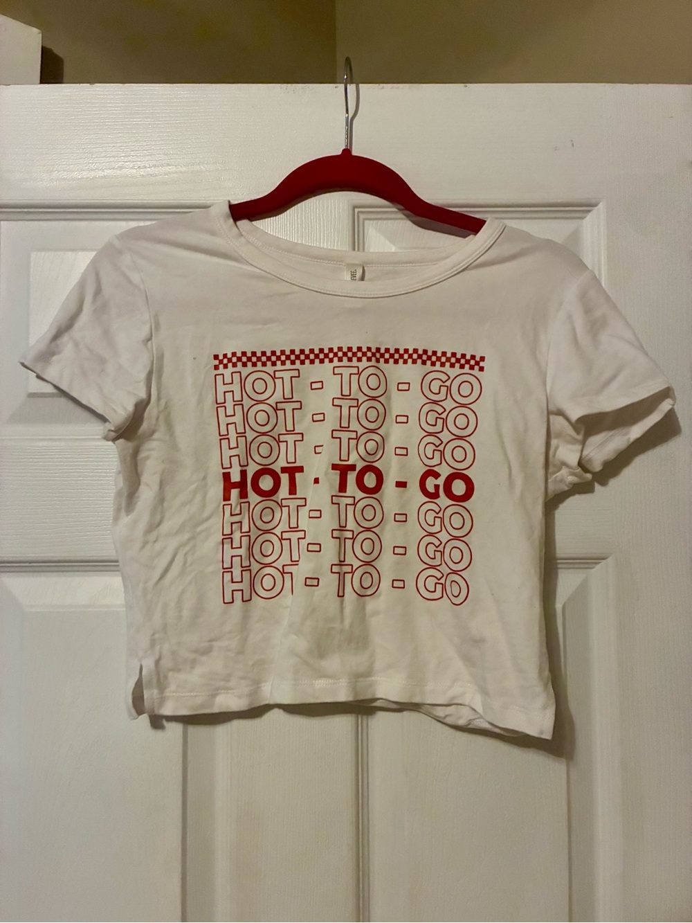 Pebby Forevee Size L White Graphic Baby Crop Tee with Red 'HOT TO GO' Print